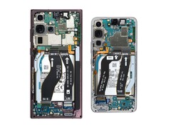 Laut dem Teardown von iFixit lässt sich die Galaxy S22-Serie nur sehr schwer reparieren. (Bild: iFixit)