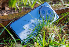 Das Honor Magic 5 Pro ist auf einen neuen Bestpreis von 899 Euro gefallen (Bild: Daniel Schmidt)