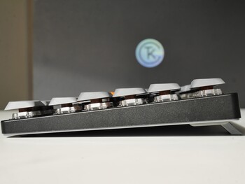 Keychron K15 Max Seitenprofil. (Bildquelle: Julian van der Merwe / Notebookcheck)