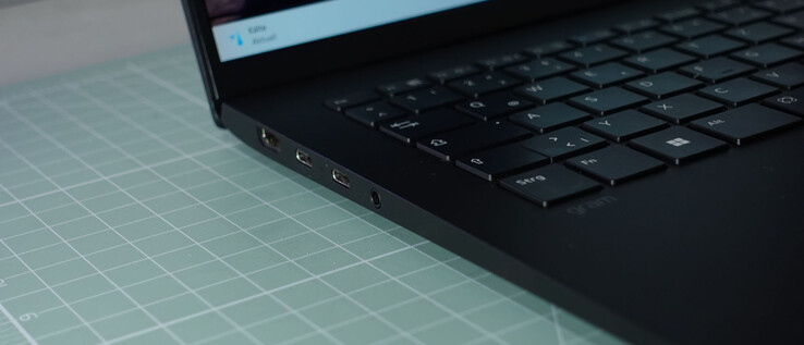 HDMI, 2 x USB-C mit Thunderbolt, DP und PD, 3.5-mm-Headset-Anschluss