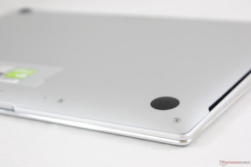 Glatte Aluminiumoberflächen ahmen die MacBook-Pro-Serie nach