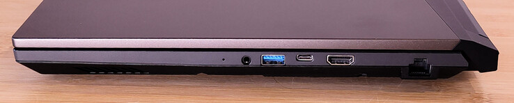 Kombo-Headset-Anschluss, USB-A 3.2 Gen 1, USB-C 3.2 Gen 1 mit DisplayPort; HDMI 2.1 (4K/120 Hz, 8K/60 Hz), RJ 45 (GBit/s LAN, 10/100/1000)