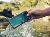 Das Nokia XR21 soll Stürzen aus 1,8 Metern und einen 80 Grad Celsius heißen Wasserstrahl mit 100 bar Druck widerstehen. (Bild: HMD Global)