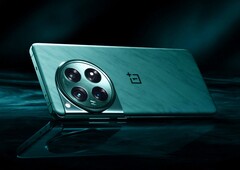 Das OnePlus 12 packt eine Hasselblad Triple-Kamera ins runde Modul. (Bild: OnePlus)