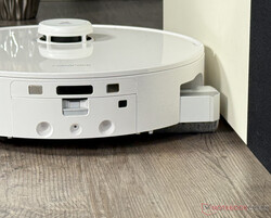 Die Wischwalze ist seitlich ausfahrbar und ermöglicht so nahezu randloses Wischen