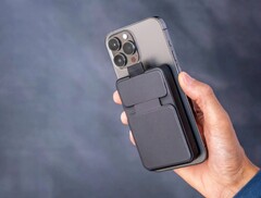 VoltaGo präsentiert sich als vielseitige Power Bank mit MagSafe und Standfuß. (Bild: Volta)