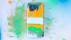 Sogar ein mit Farbe verklebtes Xiaomi 13 soll sich noch wie neu anfühlen. Xiaomi zeigt vor dem Launch viele offizielle Pressebilder des kompakten Snapdragon 8 Gen 2 Flaggschiffs.