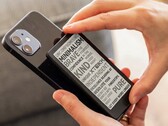 Mit einem 4,3 Zoll Display fällt der Xteink X4 Pro E-Reader extrem kompakt aus.