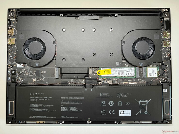 Blade 16 2025