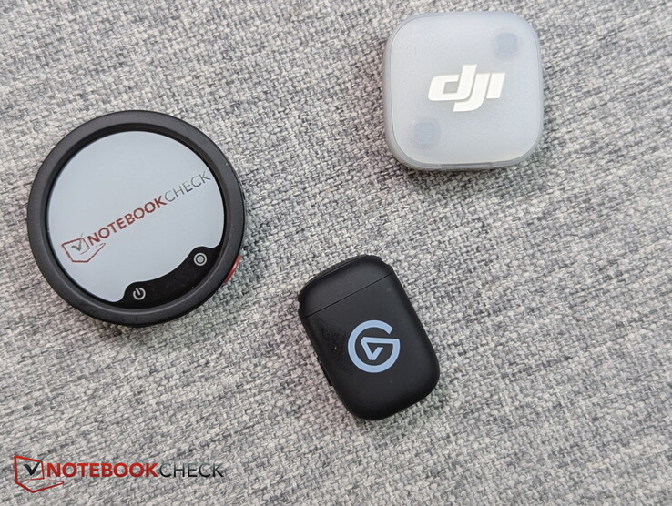 Unten: Elgato Wave Go (mit Fettfleck); Oben: DJI Mic Mini; links: Insta360 Mic Pro