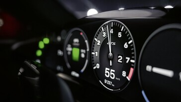 Virtuelles Aufheulen des Motors.