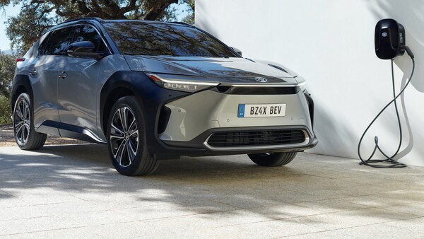 Toyota bZ4X: Schicker Stromer mit Radmuttern-Problem. Bei der esten bZ4X-Serie können sich die Radschrauben von selbst lösen.