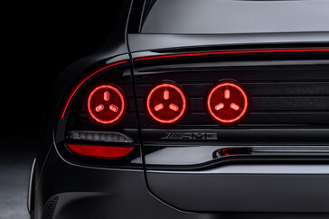 Die AMG-spezifischen Heckleuchten greifen das markante Designmotiv auf. (Quelle: Mercedes-Benz)