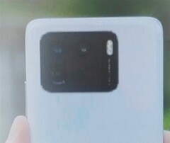 Ein Mi 11 Pro nur mit Triple-Cam? Ein vermeintliches Realbild des Xiaomi Mi 11 Pro macht seine Runden auf Weibo und Twitter.