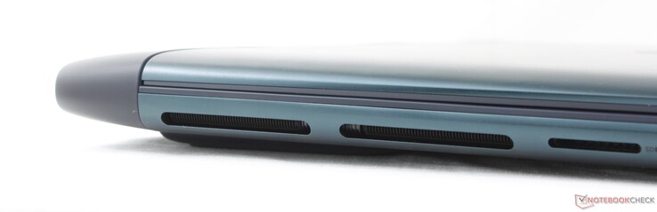 Links: SD-Kartenleser, 3,5-mm-Kopfhörer