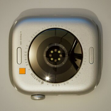 Ein Apple Watch Series 10 Prototyp mit zusätzlichem Ringsensor. (Bildquelle: @StellaFudge)