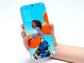 Das erste echte "Randlos-Phone" zeigt sich als Konzeptgerät in einem Video von Tecno. Auf der IFA 2026 kann man es dann auch in die Hand nehmen.