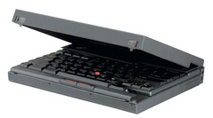 Die Tastatur des 701C klappt in zwei Teile zusammen, um im Gehäuse zu verschwinden