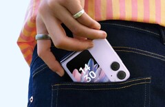 Das Samsung Galaxy Z Flip5 soll ein noch größeres Zweitdisplay als das abgebildete Oppo Find N2 Flip erhalten. (Bild: Oppo)