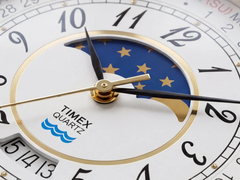 Die Neuauflage der Timex 1990 mit Mondphasen- und Kalenderzifferblatt