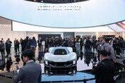 Xiaomi Vision Gran Turismo: Elektro-Supercar mit 1.900 PS und radikalem Kokon-Cockpit sorgt für Staunen auf dem MWC