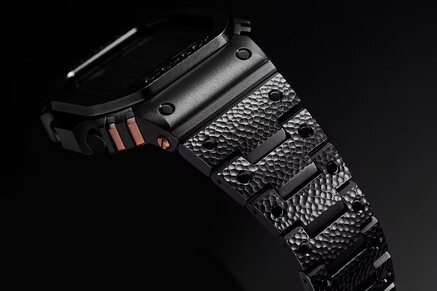 Trotz des massiven Titanarmbands bleibt das Gewicht mit 112 g relativ leicht (Bildquelle: Casio)