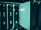 Nahaufnahme von Server-Racks in einem Rechenzentrum