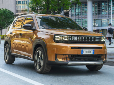 Der neue Fiat Grande Panda ist das erste Modell auf der Stellantis Smart Car Plattform und startet als Benziner ab 18.990 Euro. Er ist wahlweise auch als Hybrid oder reines Elektroauto verfügbar (Quelle: Fiat).