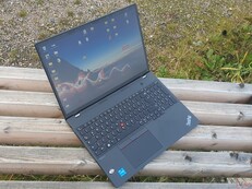 Die 4K-OLED-Version des Lenovo ThinkPad T16 kann derzeit zum Bestpreis bestellt werden (Bildquelle: Sascha Mölck)