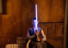 Das neueste Lichtschwert von Disney sieht im ersten Teaser-Video bereits ausgesprochen schick aus. (Bild: Disney)