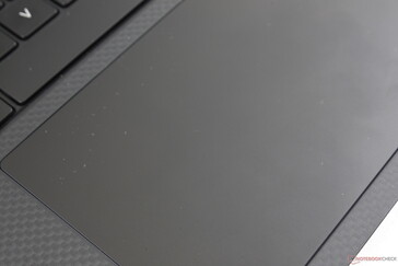 Sehr großes und komfortables ClickPad. Leider sind die integrierten Tasten relativ schwammig