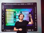 AMDs CEO Dr. Lisa Su hat die RDNA 2-Architektur stolz präsentiert, bald folgen endlich günstigere Radeon RX 6000-Grafikkarten. (Bild: AMD)