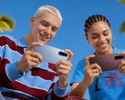 Das OnePlus N6x in Ice Blue und Burgundy Red.