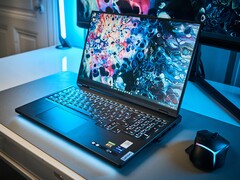 Test Lenovo Legion Pro 7 16 Laptop: Volle Gaming-Power dank RTX 4090