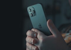 Der Nachfolger des Apple iPhone 12 Pro soll etwas dicker werden und ein größeres Kameramodul besitzen. (Bild: Onur Binay)