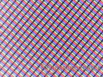 Die Glasschicht ist relativ dick, wodurch die Pixel für ein reflektives Display uncharakteristisch unklar wirken