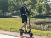 Den Ausom L1 ABE E-Scooter mit Straßenzulassung gibt es aktuell mit Gutscheinrabatt.