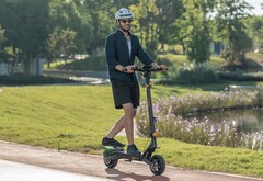 Den Ausom L1 ABE E-Scooter mit Straßenzulassung gibt es aktuell mit Gutscheinrabatt.
