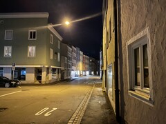 Das iPhone macht richtig gute Fotos im Dunkeln. Aber stimmt das auch für alle Kameras?