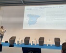Maria Trinidad Navarro präsentiert die Pläne rund um Wasserstoff-Pipelines. (Foto: Andreas Sebayang/Notebookcheck.com)