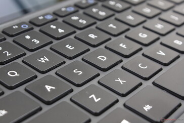 Die Tasten klappern beim Tippen recht laut