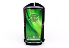 Motorola bedient sich eines Fan-Videos um in China das faltbare Razr-Phone anzuteasern.