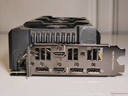 Anschlüsse: 3x DisplayPort-1.4-Ausgang, 2x HDMI-2.1a-Ausgang