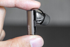 Die Huawei FreeBuds Pro werden sowohl in Schwarz als auch in Weiß und in Silber erhältlich sein. (Bild: Weibo)