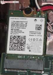 Ein WLAN-Chip von Intel befindet sich an Bord.