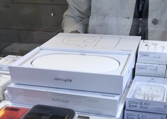 Sieht aus wie ein Apple AirPower, ist aber keins - auf jeden Fall ist es nicht 200 Euro wert.