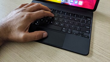 Die Tastatur für das 11-Zoll-iPad-Pro ist nicht Full-Size, aber nahezu (Quelle: Notebookcheck)