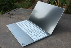 Das Grundmodell des Dell XPS 13 9315 kostet aktuell nur 599 Euro (Bild: Sebastian Jentsch)