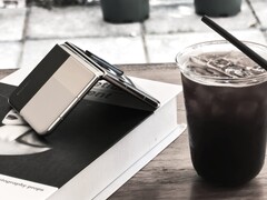 Mit dem ersten iPhone Fold will Apple möglichst wenig Kompromisse eingehen, betonen aktuell Leaker und Analysten. Bild zeigt Huawei Pura X. (Bildquelle: Weibo, editiert)