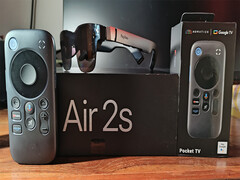 Die XR-Brille von RayNeo Air 2s und die Streaming-Media-Box Pocket TV passen gut zusammen. (Bildquelle: Notebookcheck)